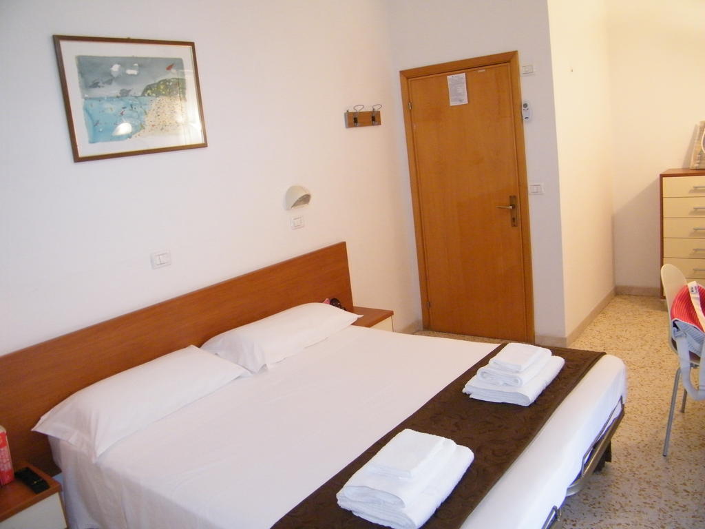 Hotel Nuovo Fiore Cattolica Bilik gambar