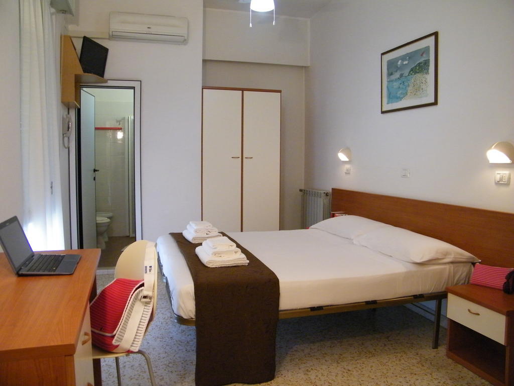 Hotel Nuovo Fiore Cattolica Bilik gambar