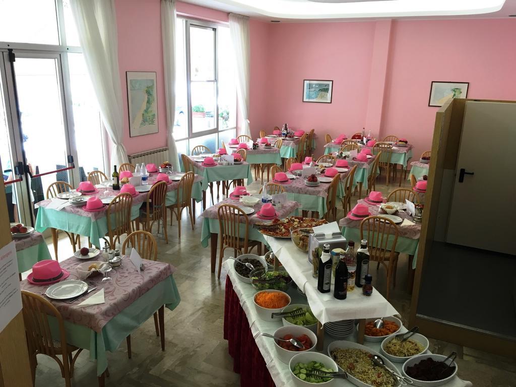 Hotel Nuovo Fiore Cattolica Luaran gambar