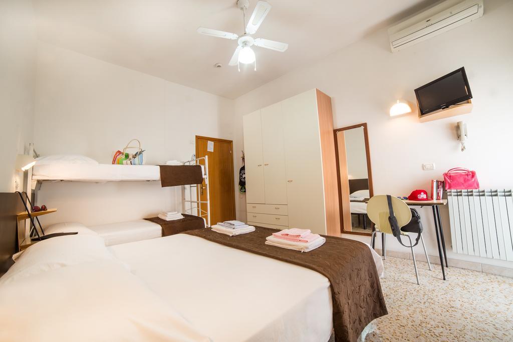 Hotel Nuovo Fiore Cattolica Bilik gambar