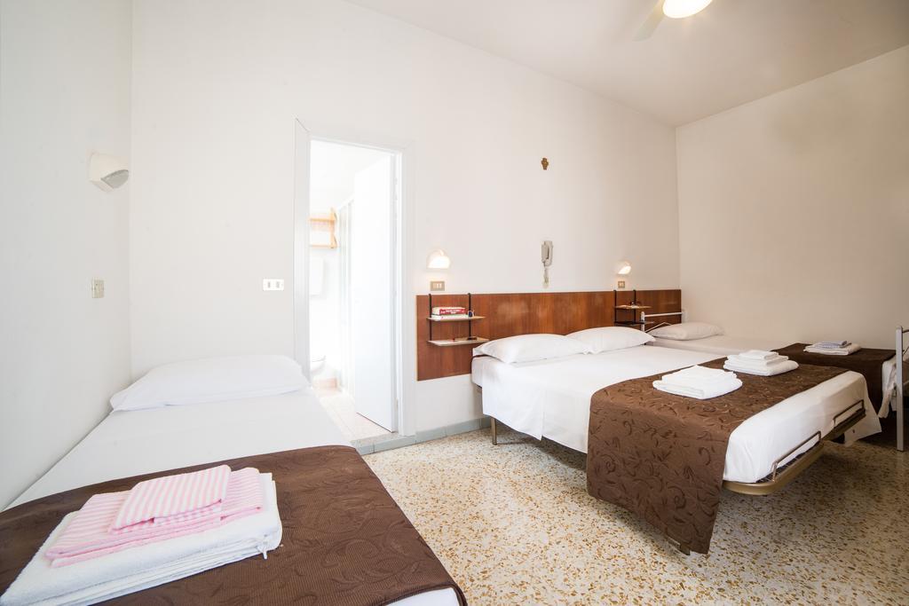 Hotel Nuovo Fiore Cattolica Bilik gambar