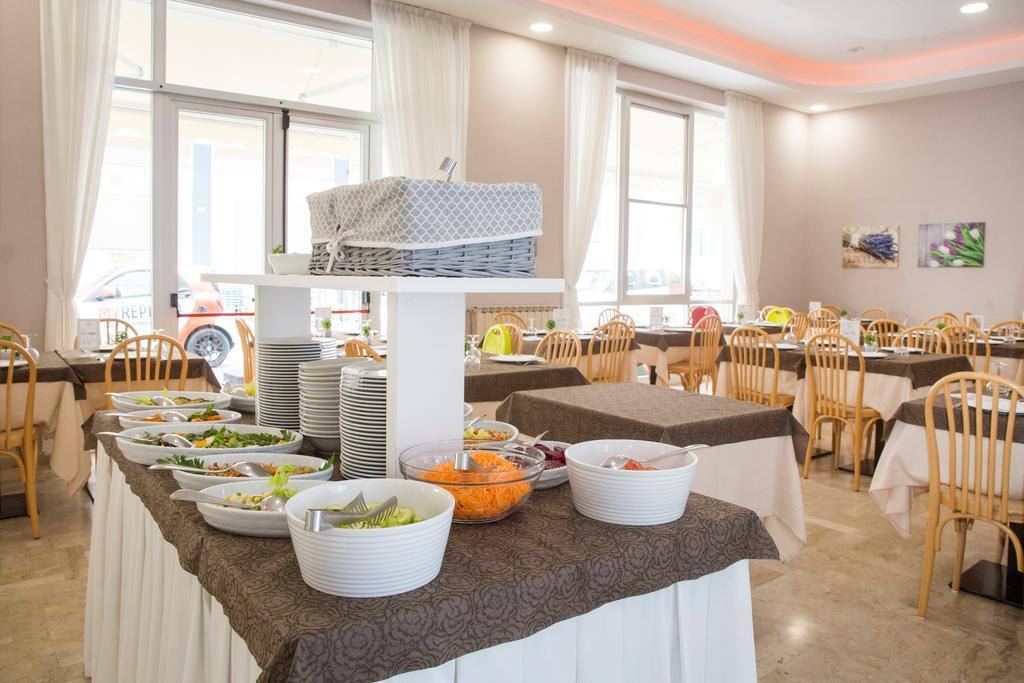 Hotel Nuovo Fiore Cattolica Luaran gambar
