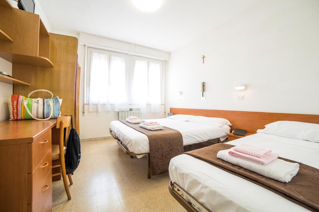Hotel Nuovo Fiore Cattolica Luaran gambar