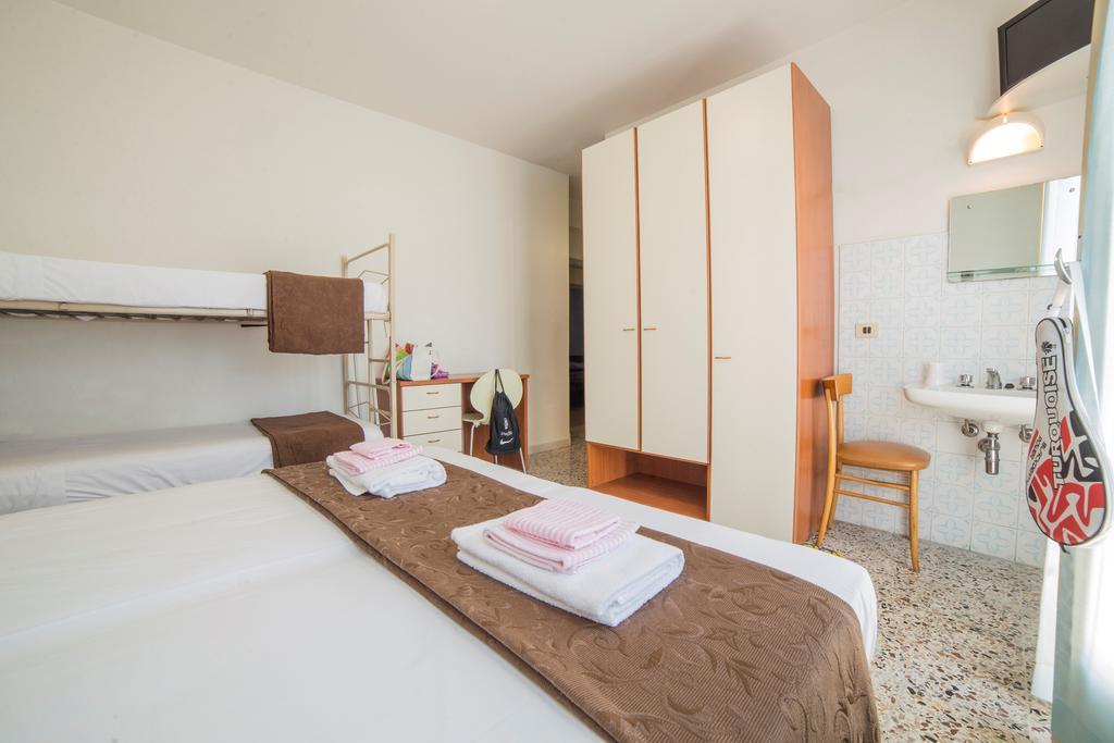 Hotel Nuovo Fiore Cattolica Bilik gambar